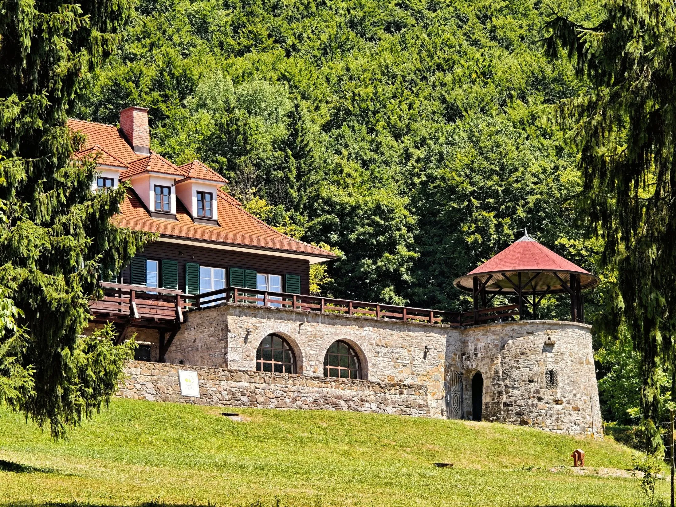 Polovnícky kaštieľ Antonstál